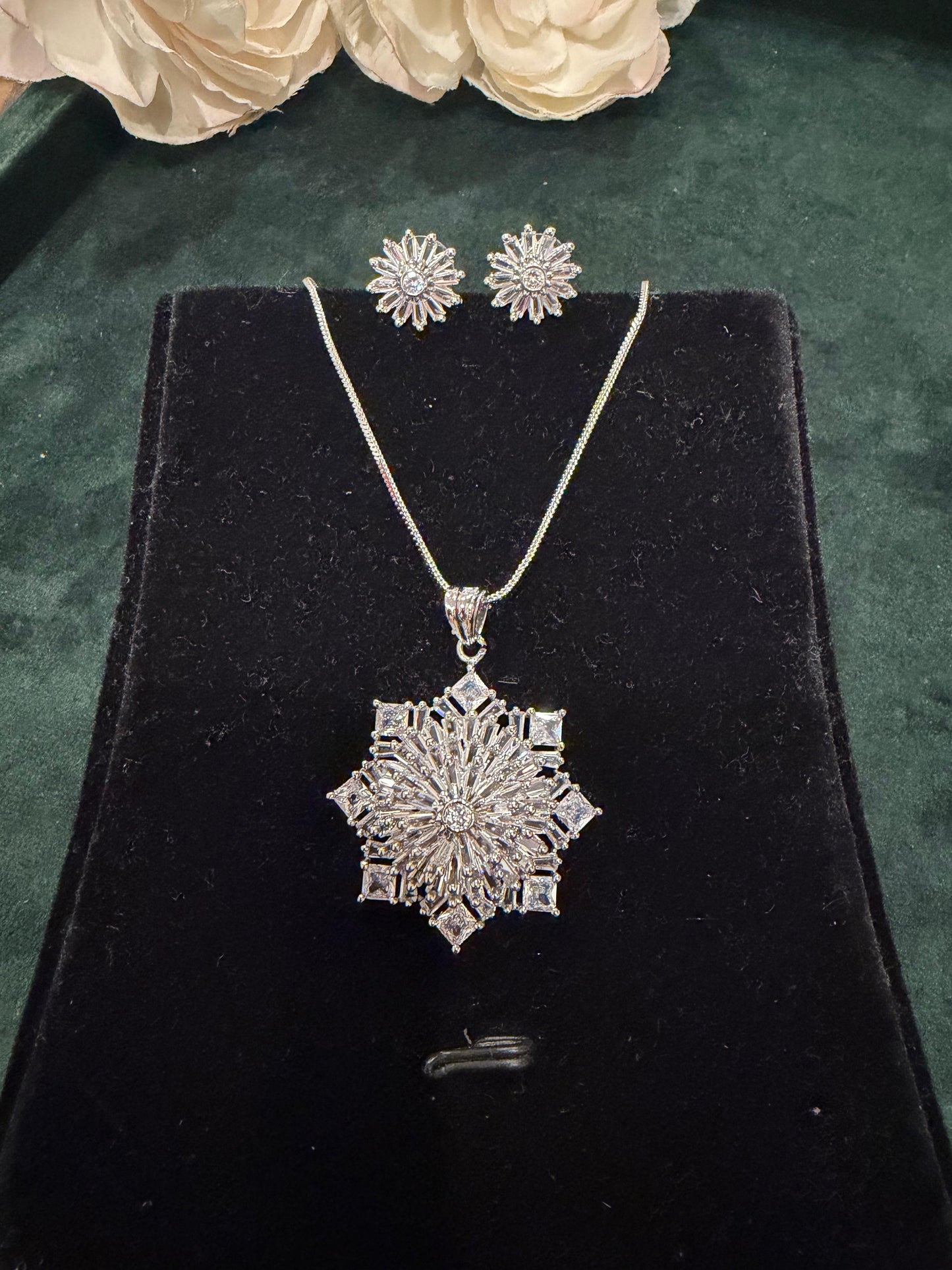 SILVER AD PENDENT SET