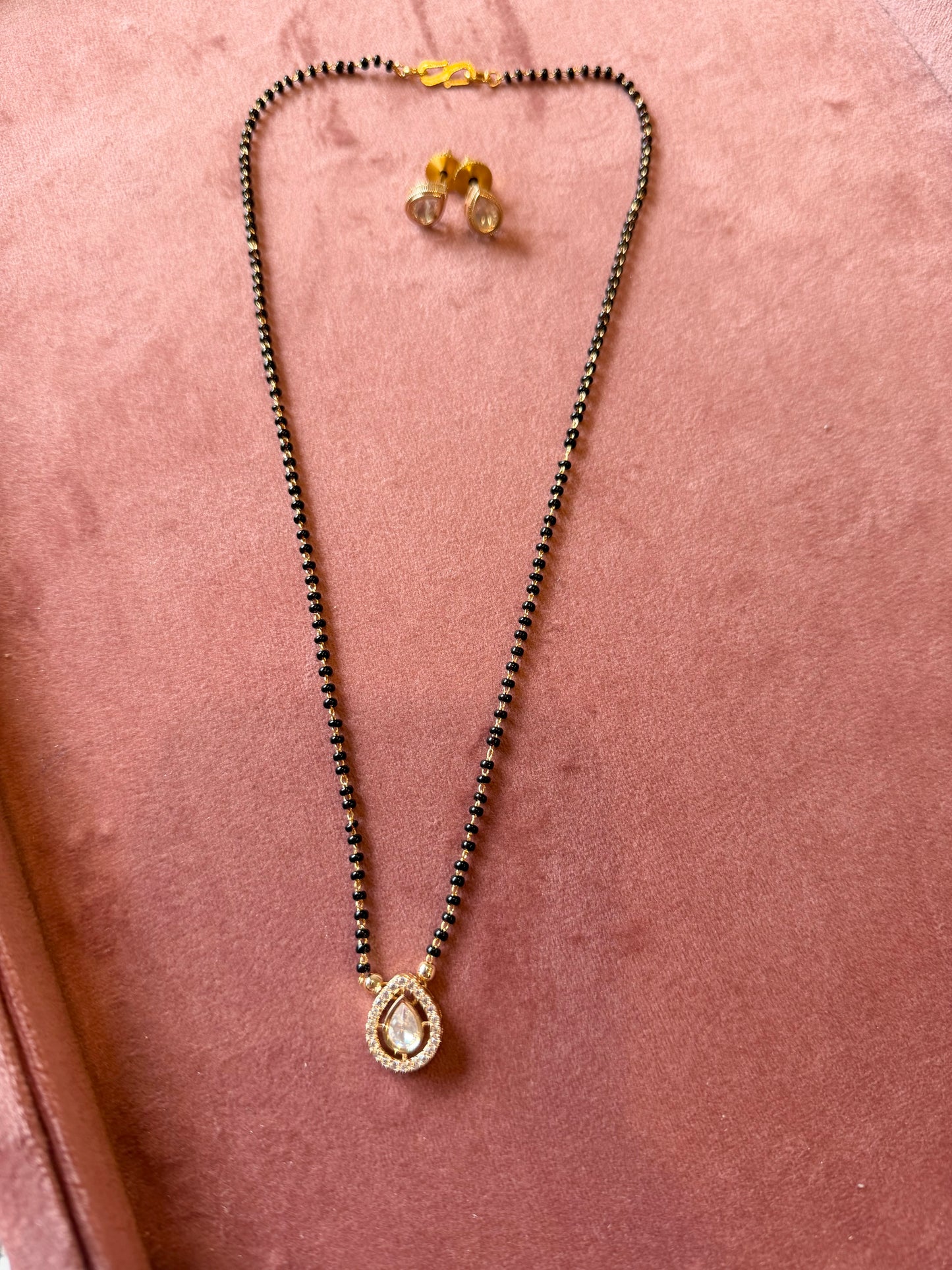 MANGALSUTRA WITH EARRINGS SHORT