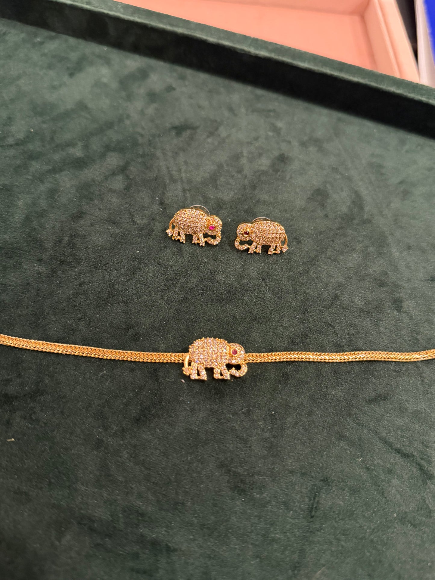 ELEPHANT CHOKER