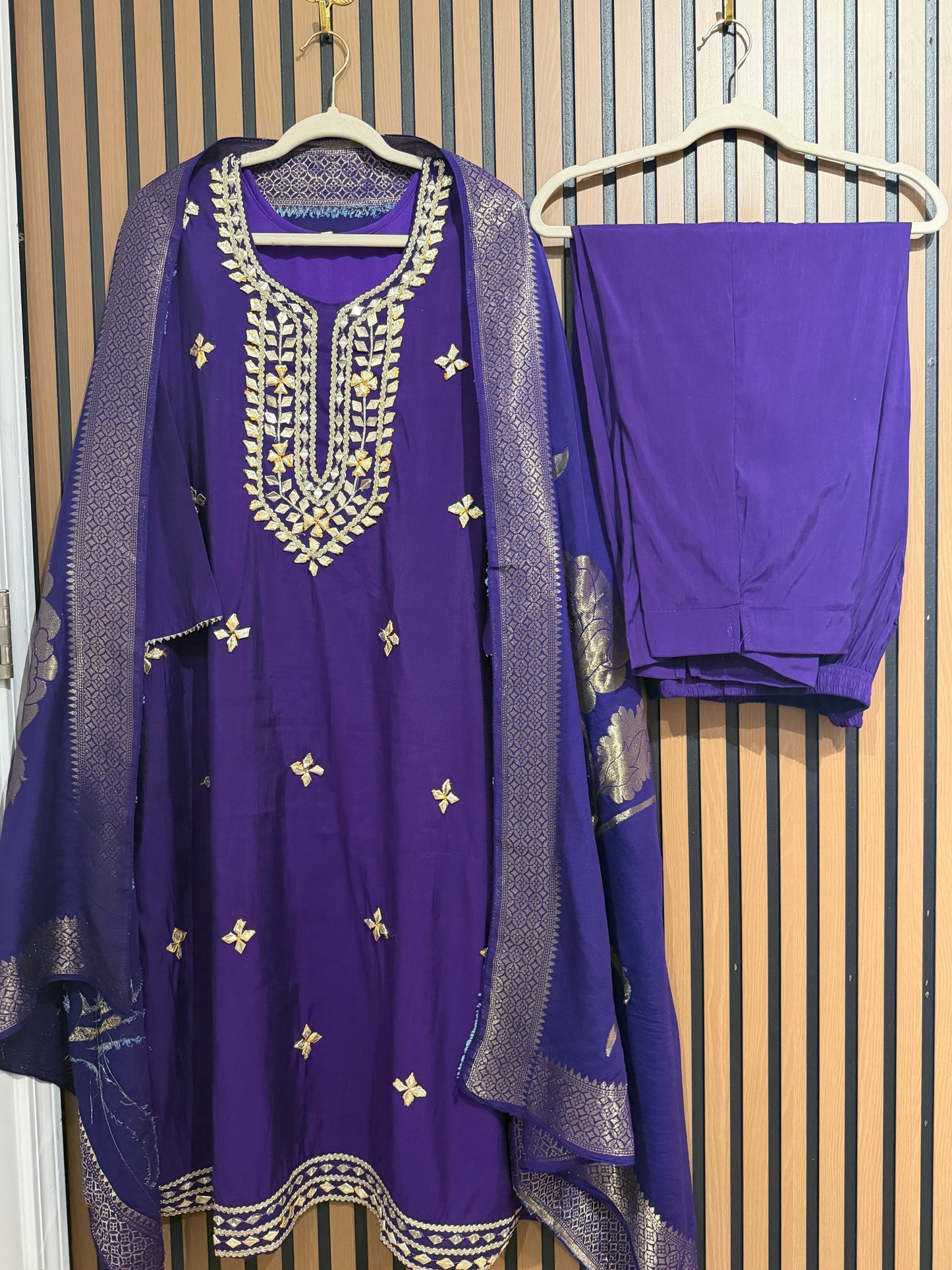 MIRROR GOTTA BANARSI SILK SUIT