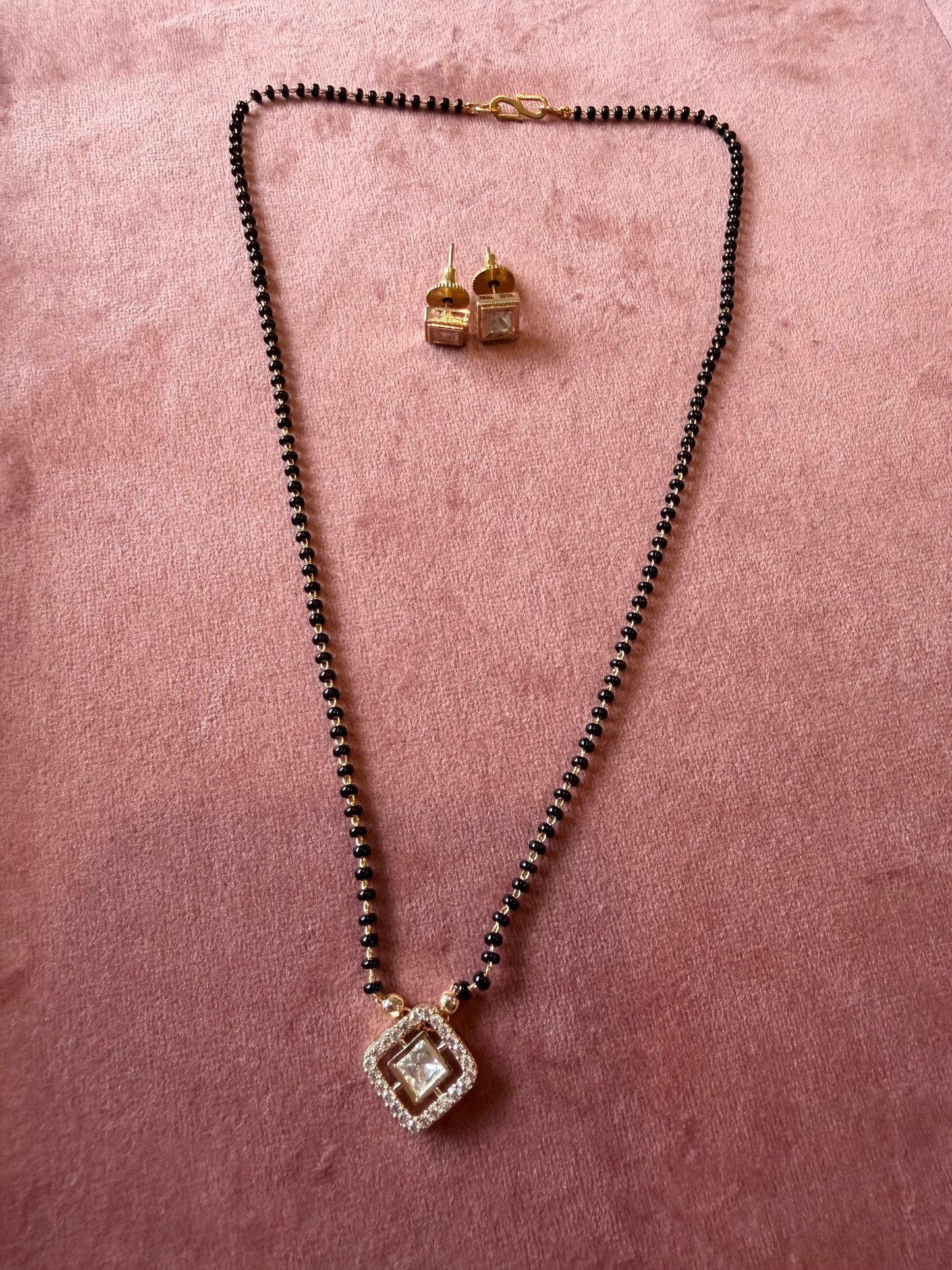 MANGALSUTRA WITH EARRINGS SHORT