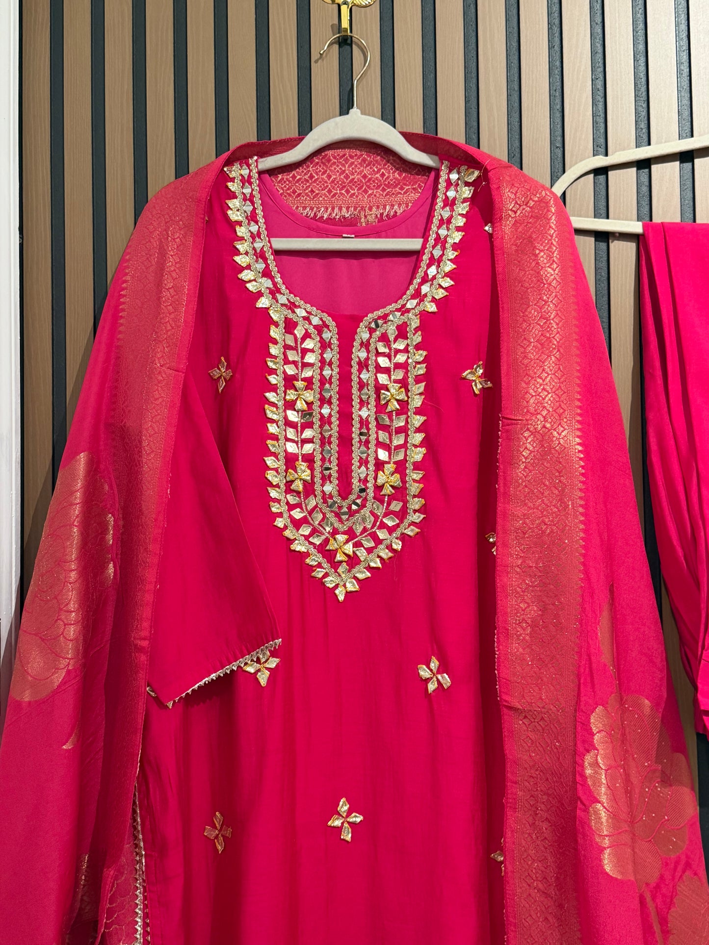 MIRROR GOTTA BANARSI SILK SUIT