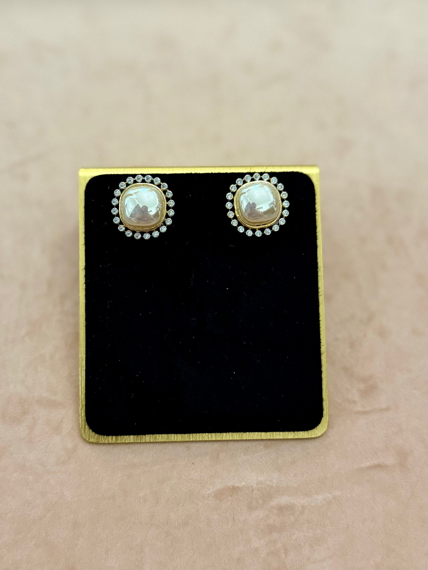 Pearl Stud