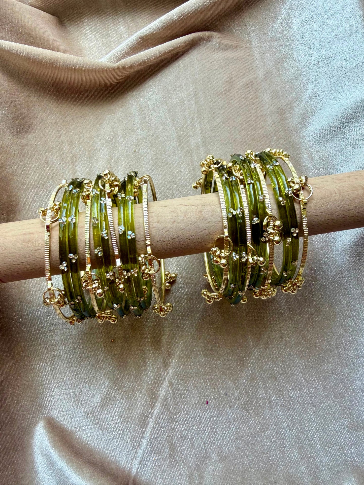 GLASS JELLY BANGLES (1 Dozen Glass & 8 Ghungru)