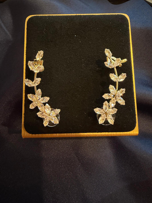 SOLITAIRE EARRCUFFS